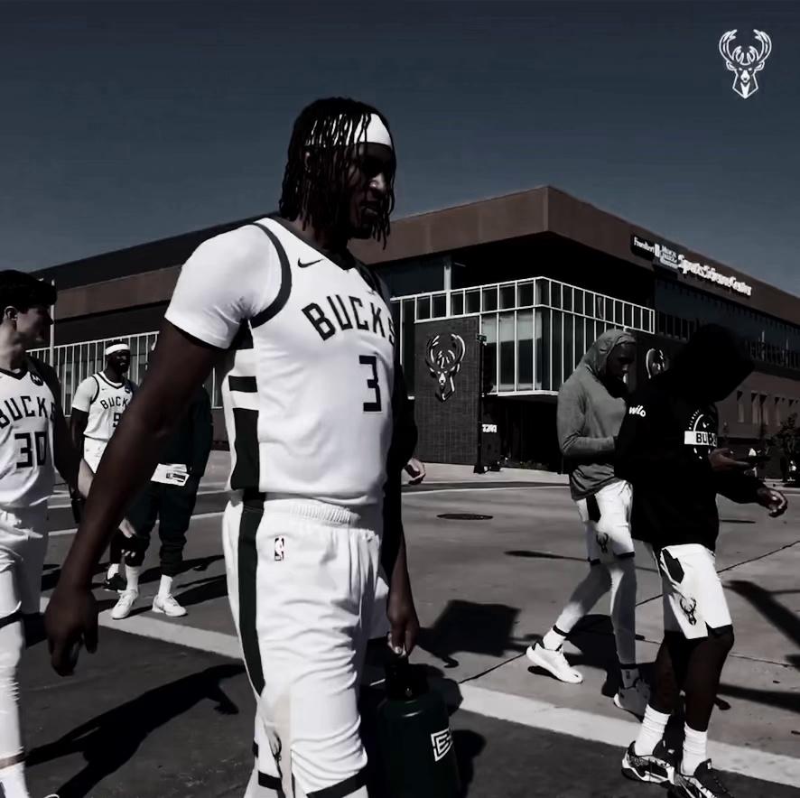 密尔沃基雄鹿训练开放日，窗口期伤情更新引欢呼，欧篮联在即，身体对抗强度拉满的简单介绍